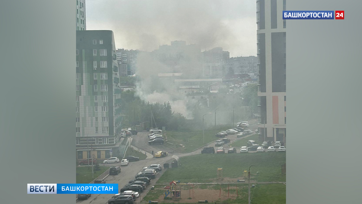    В районе Гурьевского рынка в Уфе загорелся гараж