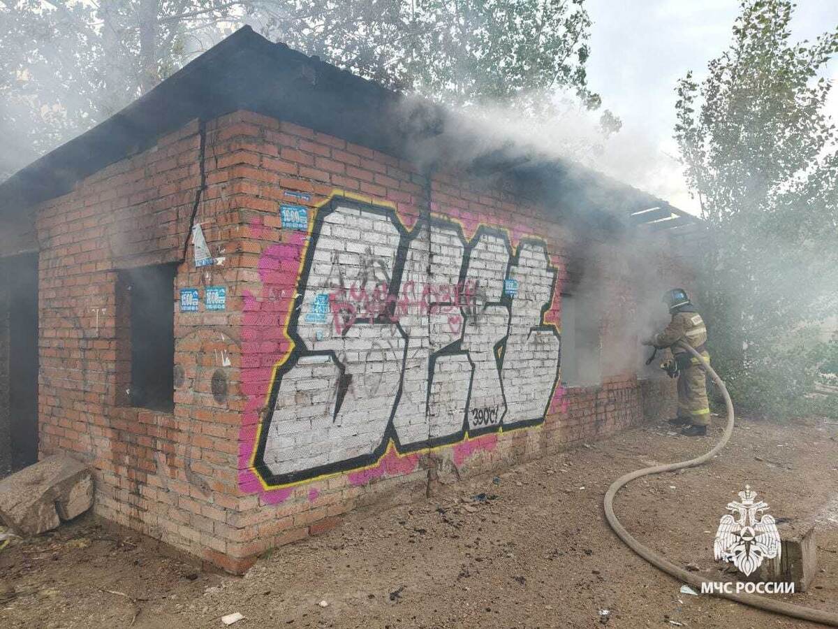    В районе Гурьевского рынка в Уфе загорелся гараж