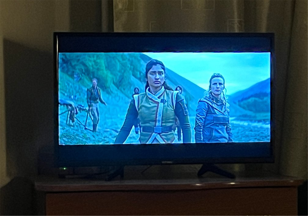 Здесь автоматический фильтр резкости внезапно скакнул ввысь и получилось вот такое