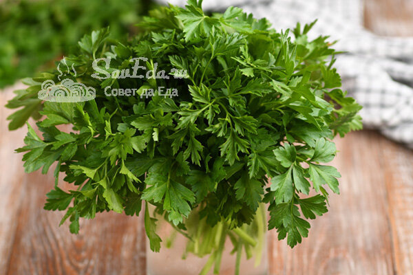 Вы удивитесь, насколько грязную зелень мы покупаем в магазине. Простой способ сделать ее совершенно чистой