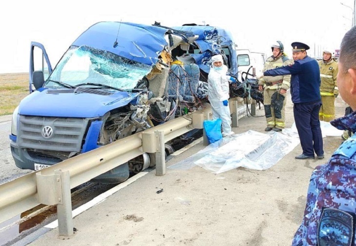 Водителя разбившегося в Калмыкии микроавтобуса Volkswagen проверят на алкоголь