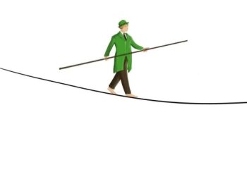 С 30 мая 2025 года в России вступают в силу новые правила осуществления денежных переводов. Данная статья подробно рассматривает суть нововведений, их цели, потенциальное влияние на граждан и бизнес, а также сравнивает российскую практику с международными стандартами.
