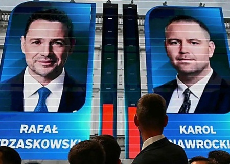    Тшасковский и Навроцкий проходят во второй тур президентских выборов в Польше