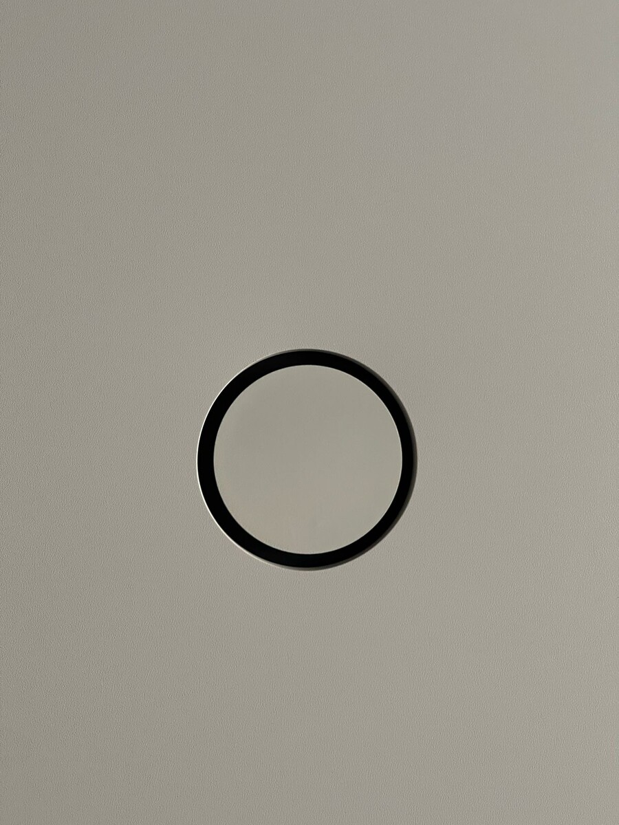 Крышка модет быть черного / белого цветов.