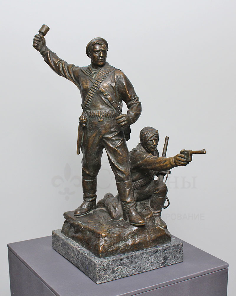 Скульптура «Враг не пройдет», СССР, 1960-70 годы, бронза, литье, патинирование, мрамор. Фото с нашего сайта dvaveka.ru