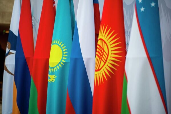 Флаги стран ЕАЭС
