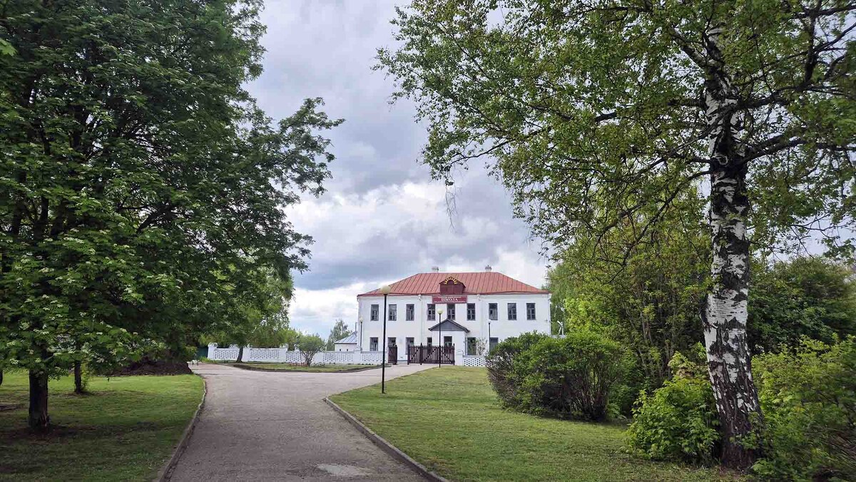 Статус города Спас-Клепики получили в 1920 году. Когда сюда приехал учиться Сергей Есенин — это было село