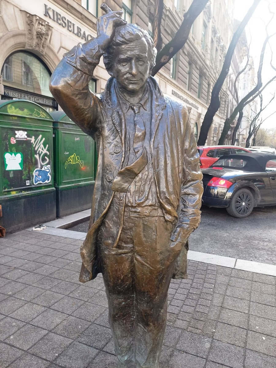 Жанровая скульптура лейтенанта Коломбо.