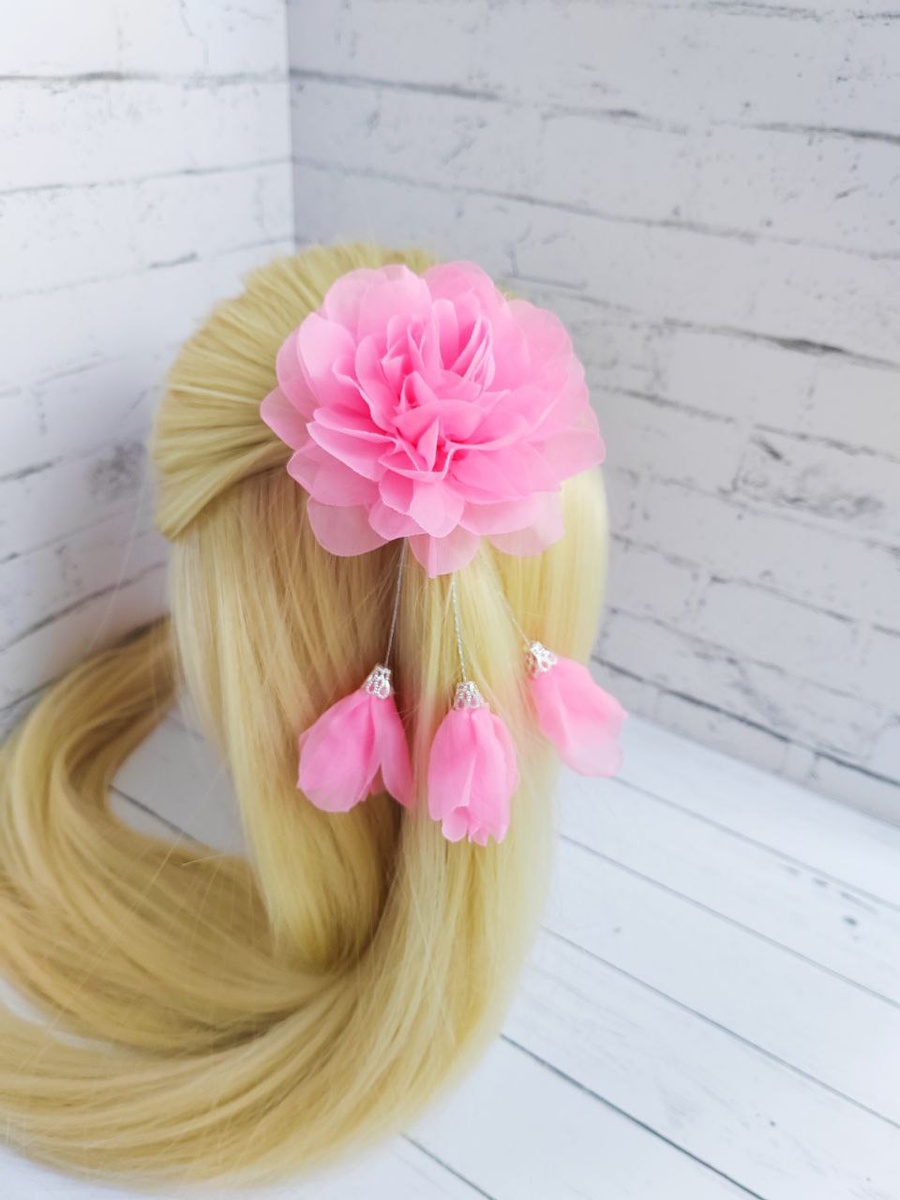 дла подружки, как раз платье с розочками