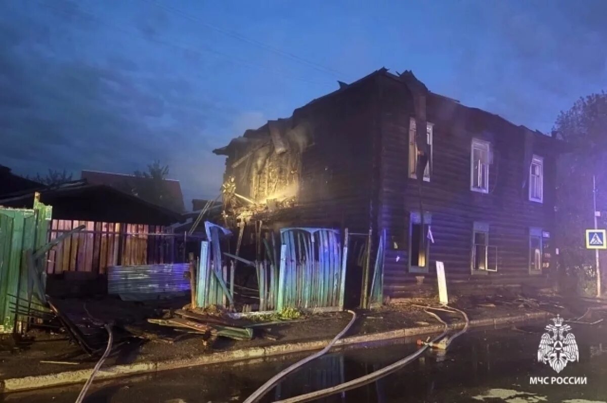    Ночной пожар изуродовал два дома и надворные постройки в Томске