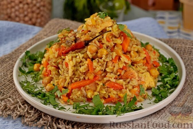 курица, морковь, рис, лук репчатый, нут, чеснок, перец чили, соль, перец чёрный молотый, зира, приправа для плова, зелень