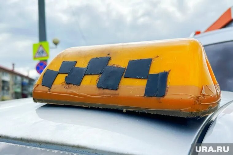 В специальных чатах курганские таксисты и пассажиры обмениваются информацией. Фото: Екатерина Сычкова © URA.RU