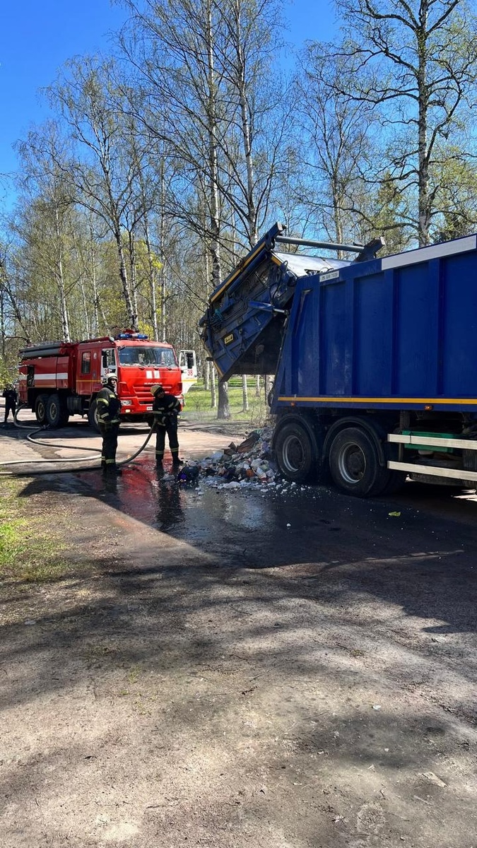    Мусоровоз загорелся в Сортавале"38 пожарно-спасательная часть г. Сортавала" / VK