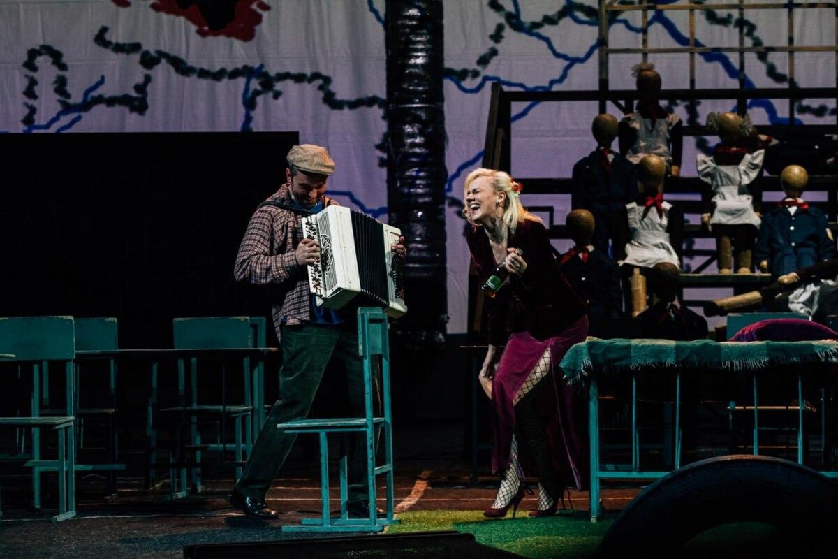    © Театр-Театр