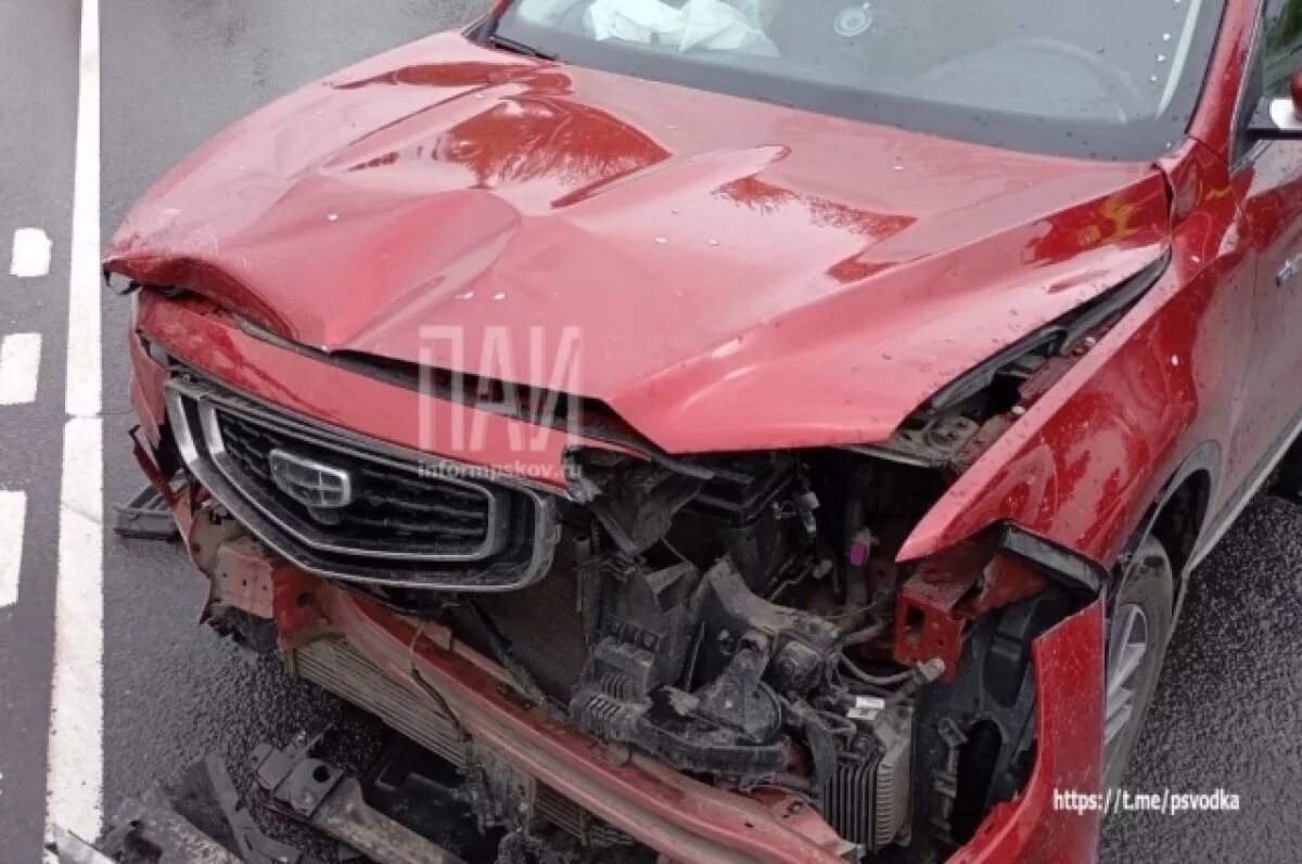    Два человека погибли и семь пострадали в ДТП в Псковской области за неделю