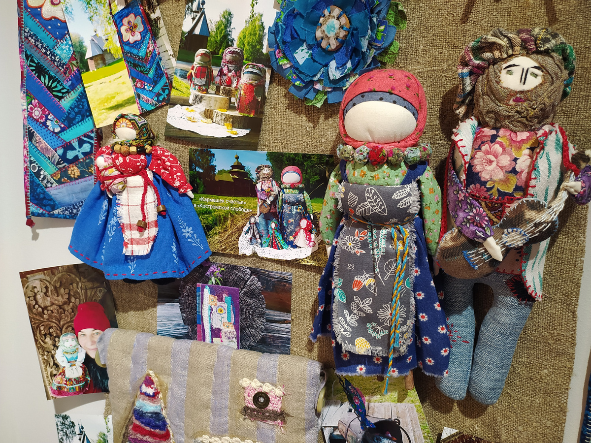 Фрагмент панно «Фотоальбом Костромской слободы», работы Светланы Дерепащук