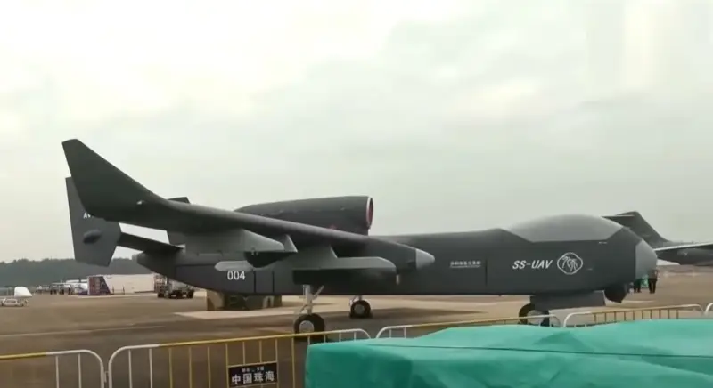 И вот теперь на горизонте возникла новость, которая выглядит как фантастика: Китай почти завершил подготовку к первому полёту своего гигантского беспилотного «корабля-матки» под названием Jiutian SS-UAV. 