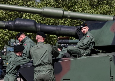    ЕС переключается в режим военной подготовки