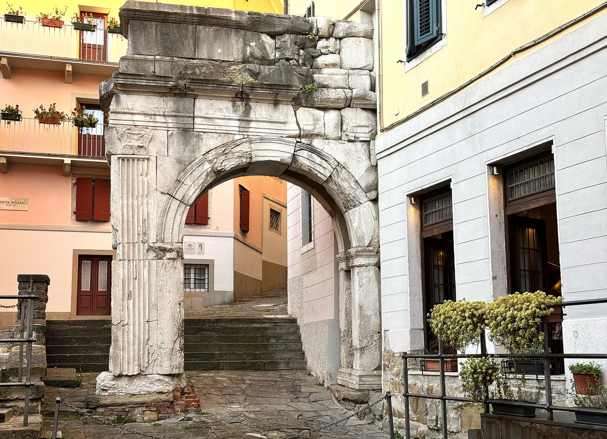 Арко-ди-Риккардо, или Арка Риккардо, — это бывшие городские ворота