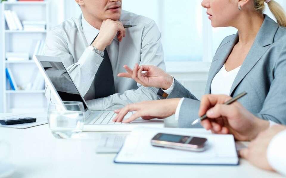    83% компаний Липецка принимают на работу родственников сотрудников от pressfoto на Freepik