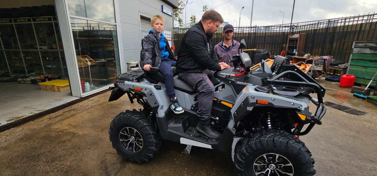 Я с сыном в день выдачи квадроцикла