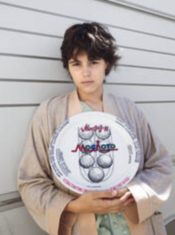 На кадре не Соня , а тарелка...в комплекте с одной из главных героинь в исполнении М.Мацель.