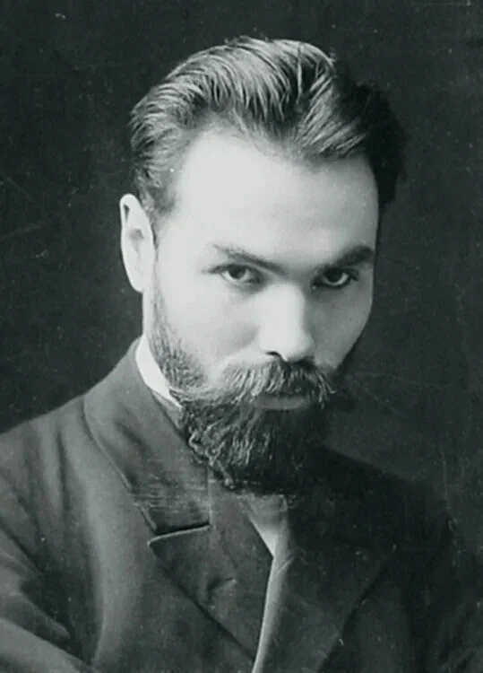 Валерий Яковлевич Брюсов (1 (13) декабря 1873, Москва — 9 октября 1924, там же) — русский поэт, прозаик, драматург, переводчик, литературовед, литературный критик и историк. Теоретик и один из основоположников русского символизма.