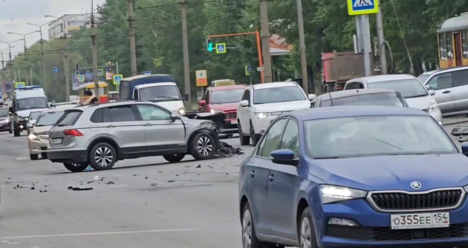    ДТП в Барнауле. Источник: "Инцидент Барнаул"