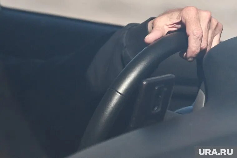 Ветерану спецоперации подарили кроссовер. Фото: Владимир Жабриков © URA.RU