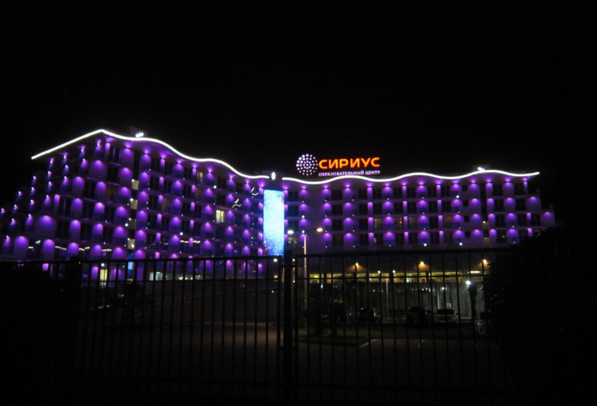 А вы знали, что территория Адлера разделяется на две территориальные единицы — Адлер и Сириус, а граница между ними проходит по реке Мзымте и улицам Каспийской и Урожайной?