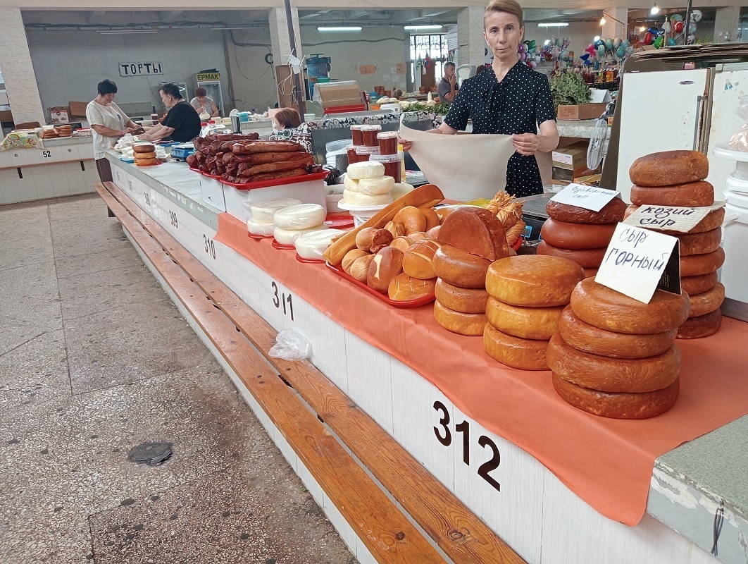 Фото автора. Обязательно спрошу в этот раз, как зовут эту "сырную" даму.
