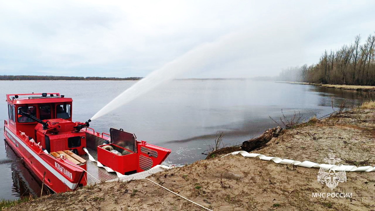    В Ханты-Мансийске заступил на службу уникальный пожарно-спасательный катер