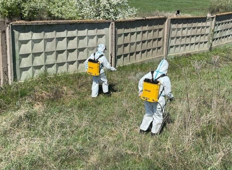    В Оренбурге продолжается обработка территорий от клещей Оренбуржье