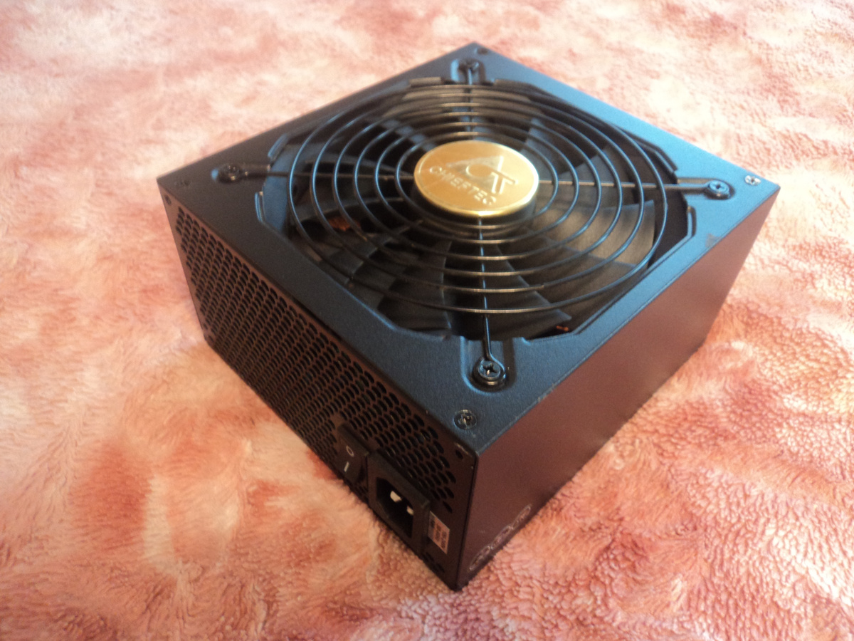 Внешний вид блока питания. Фото автора.