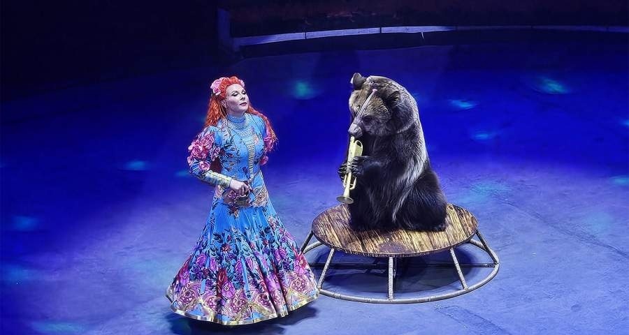 Алия Такшантова и ее медведи, фото отсюда https://vk.com/nikulincircus