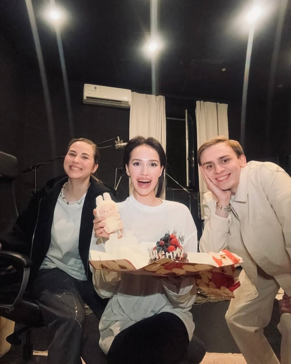 Алина Загитова с коллегами