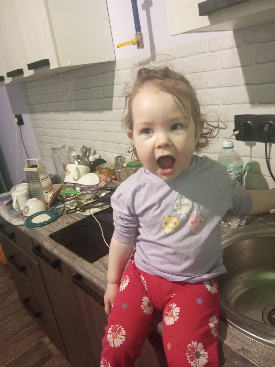 Вот и Софи что-то пробрало, надеюсь не жуть