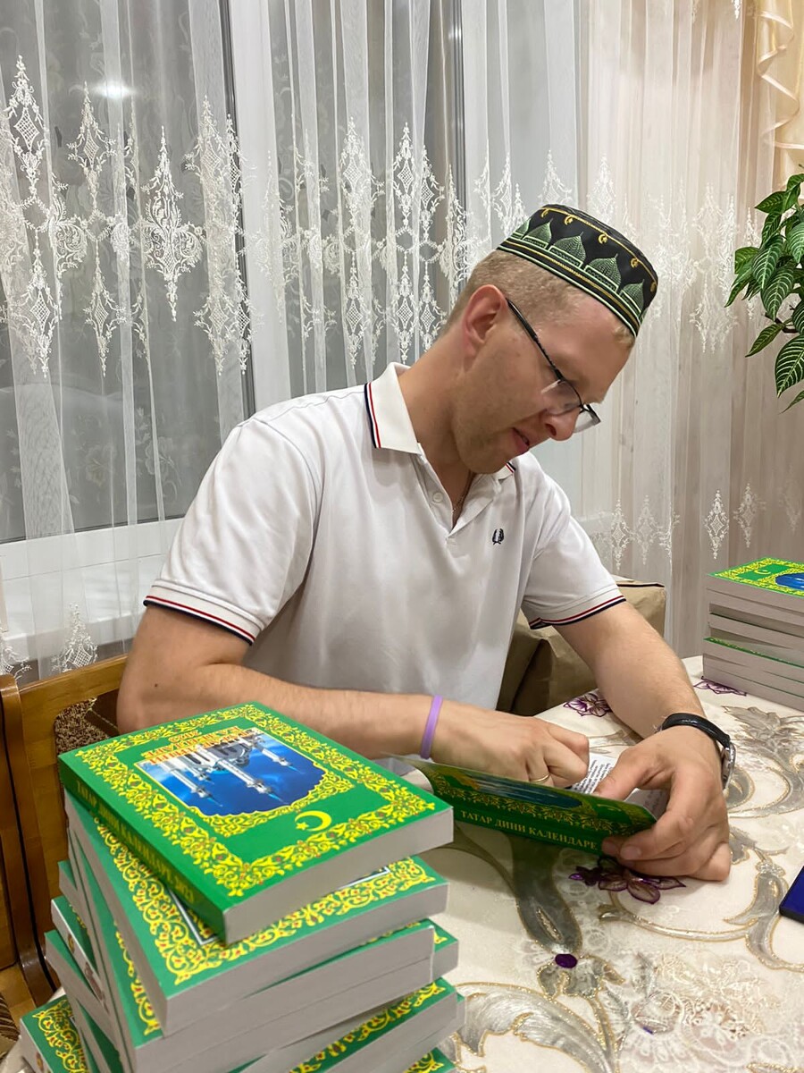 Принимайте бога внутри себя. Истинная религия внутри. Всё что снаружи -это лишь её видение.  