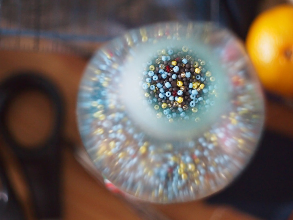 В работах использую современный бисер наряду с винтажным