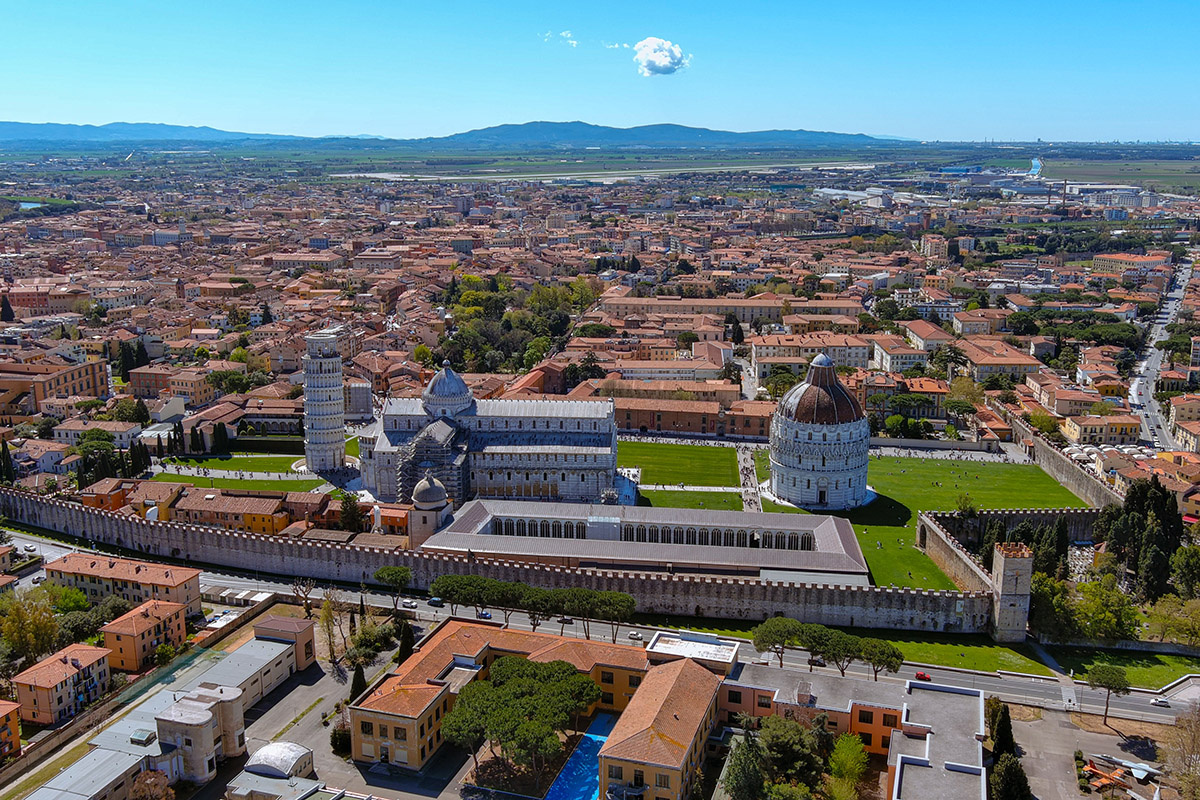    Вид на Пьяцца-дель-Дуомо. Источник: Shutterstock