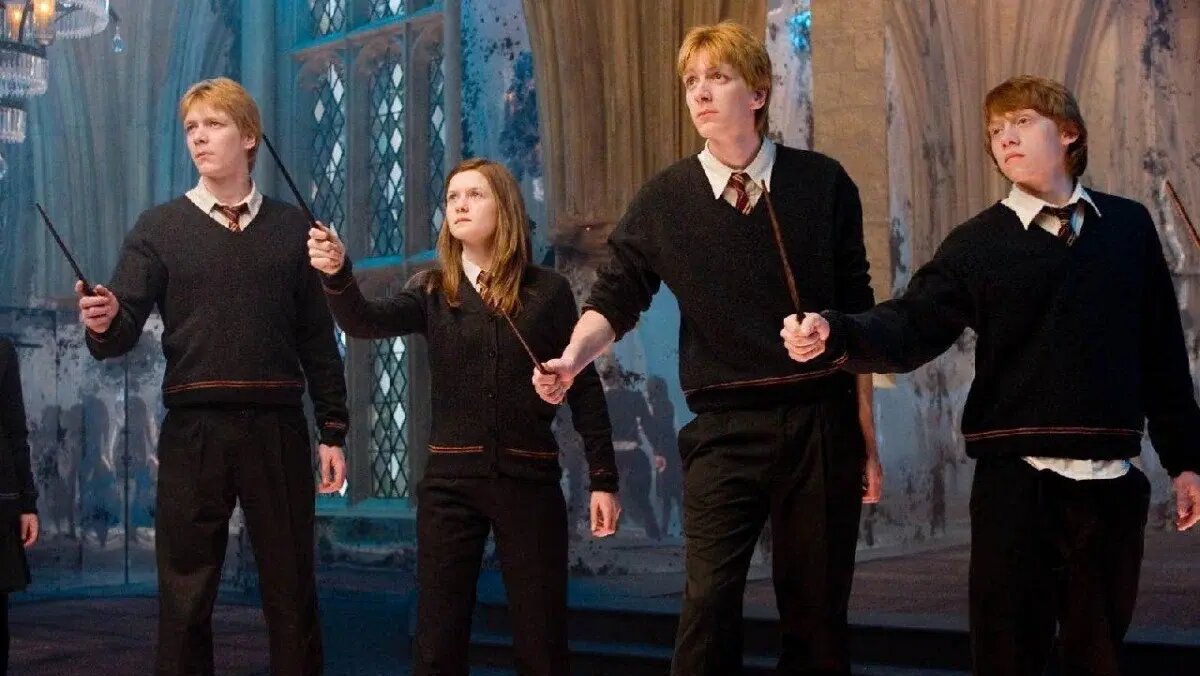    Лучший друг Гарри Поттера – Рон – вырос в многодетной семье. На фото с братьями и сестрой. Фото: кадр из фильма «Гарри Поттер и Орден Феникса»