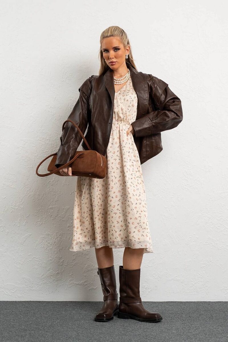 В Omolesso мы верим: женственность может быть сильной, а лёгкость — осознанной.