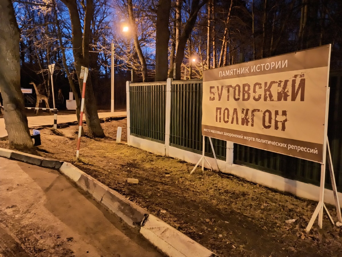 Мимо - не проедешь.