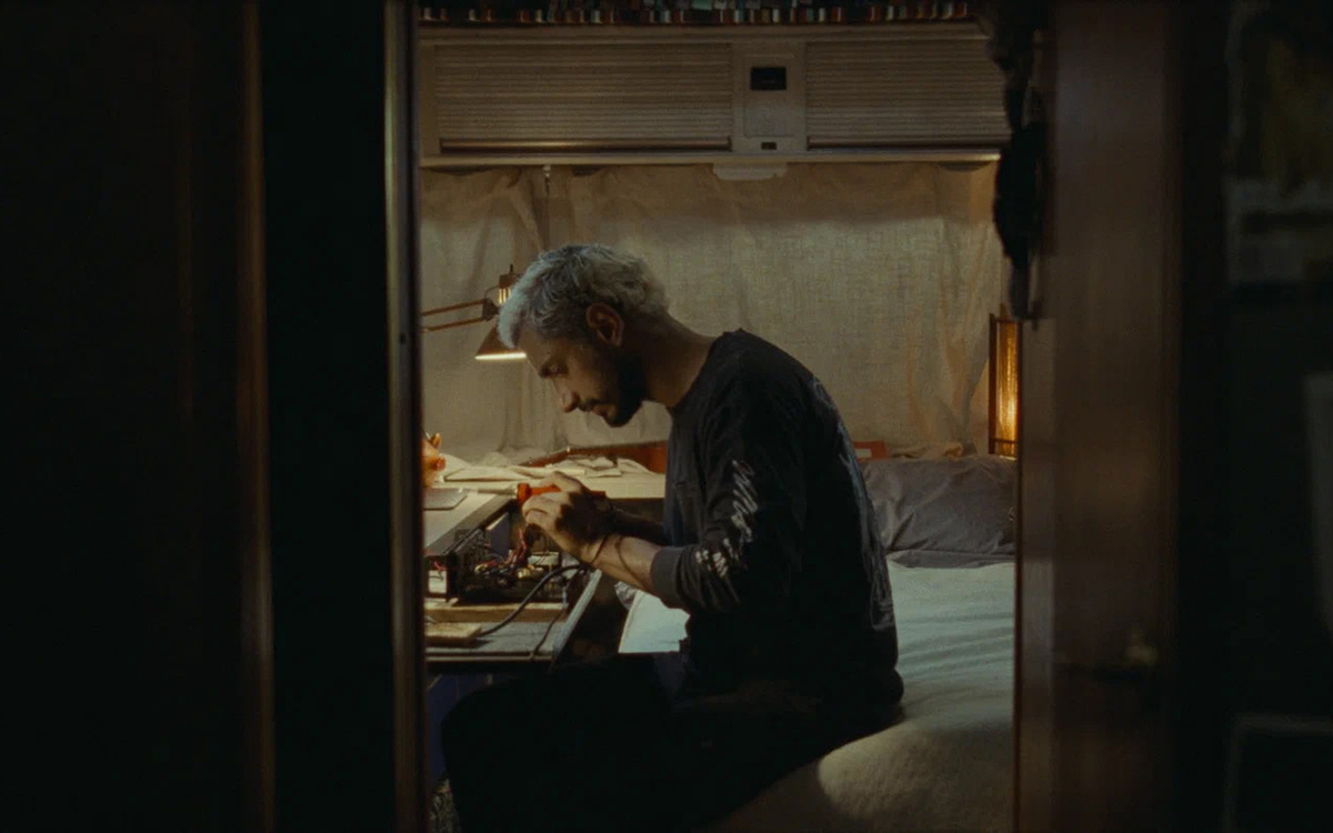 Кадр из фильма "Звук металла"