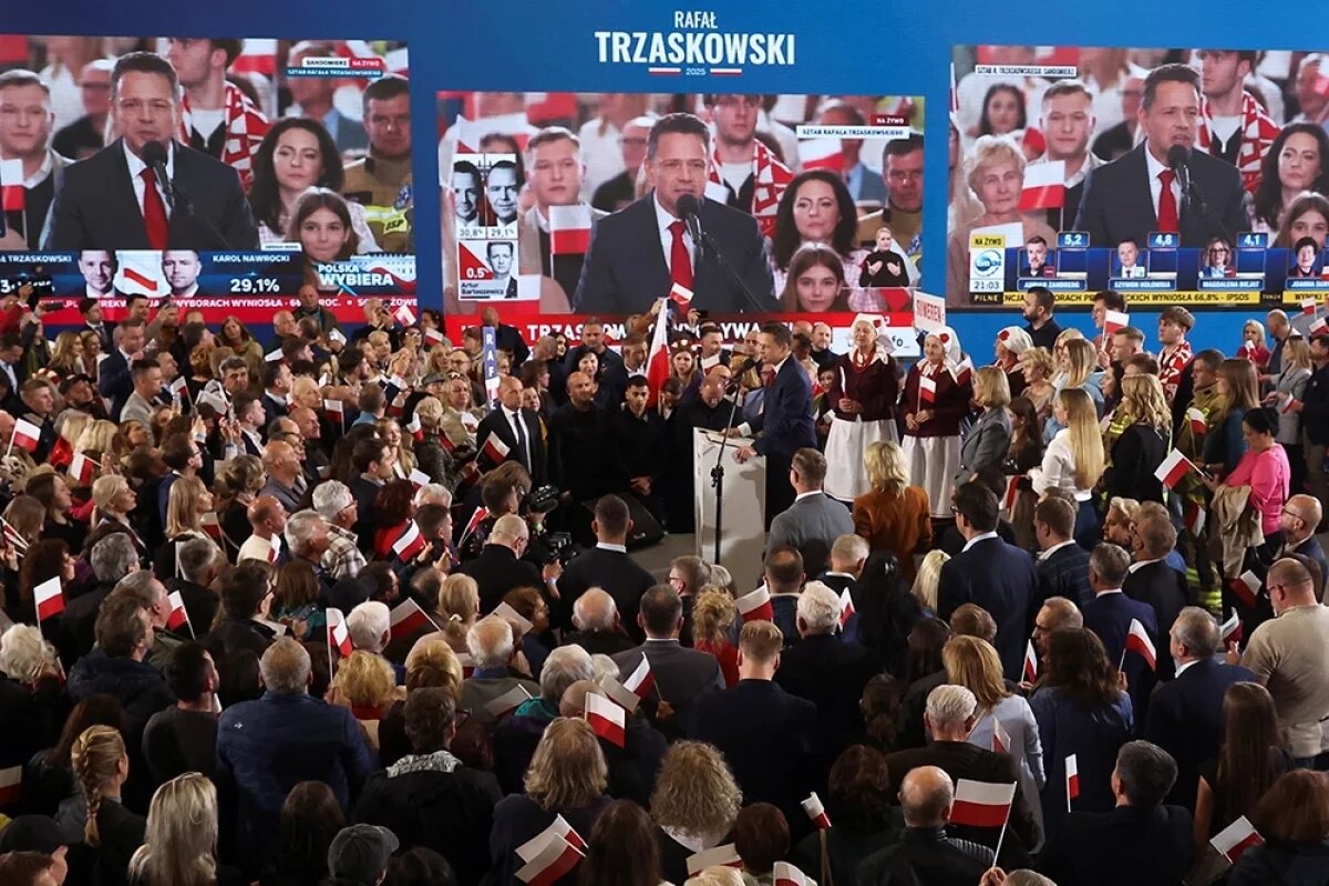   Рафал Тшасковский реагирует на результаты первого тура президентских выборов в Польше.