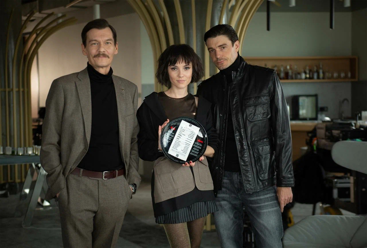 Фото со съемок сериала «Чужие деньги»