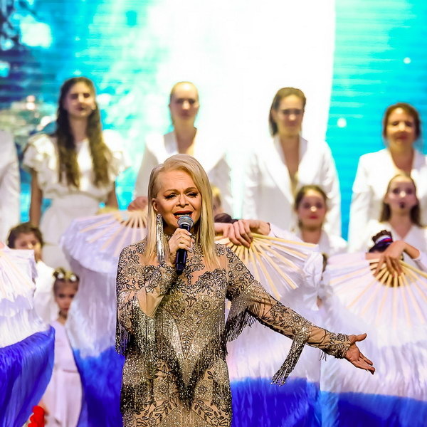     Лариса Долина, Rasa и Анита Цой поздравят детей на гала-концерте «Звездная страна»