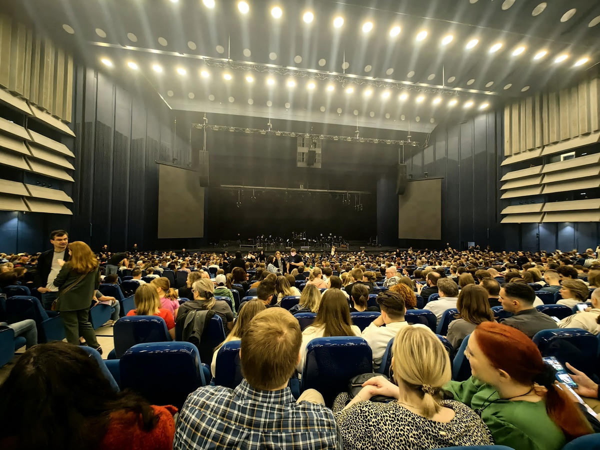 Листайте галерею. Возможно, среди зрителей кто-то из моих читателей узнает себя