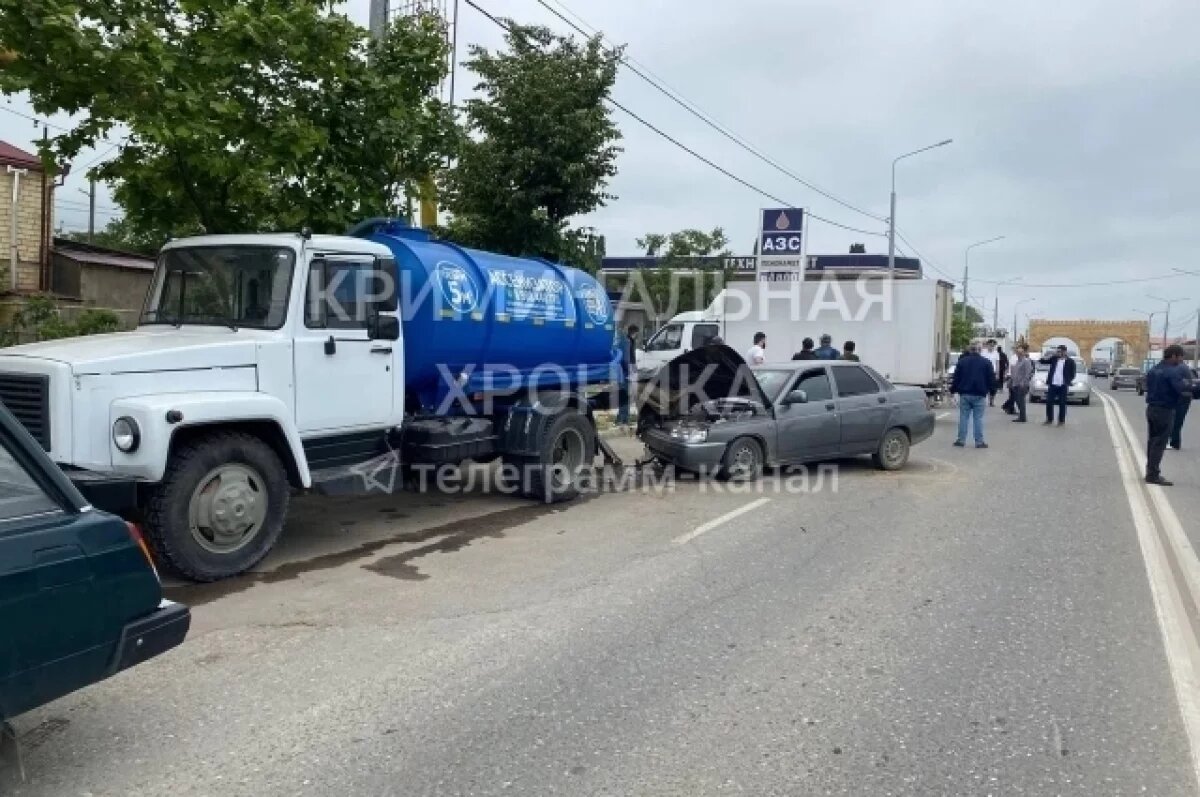    В Дербенте 57-летний водитель столкнулся с водовозом и погиб