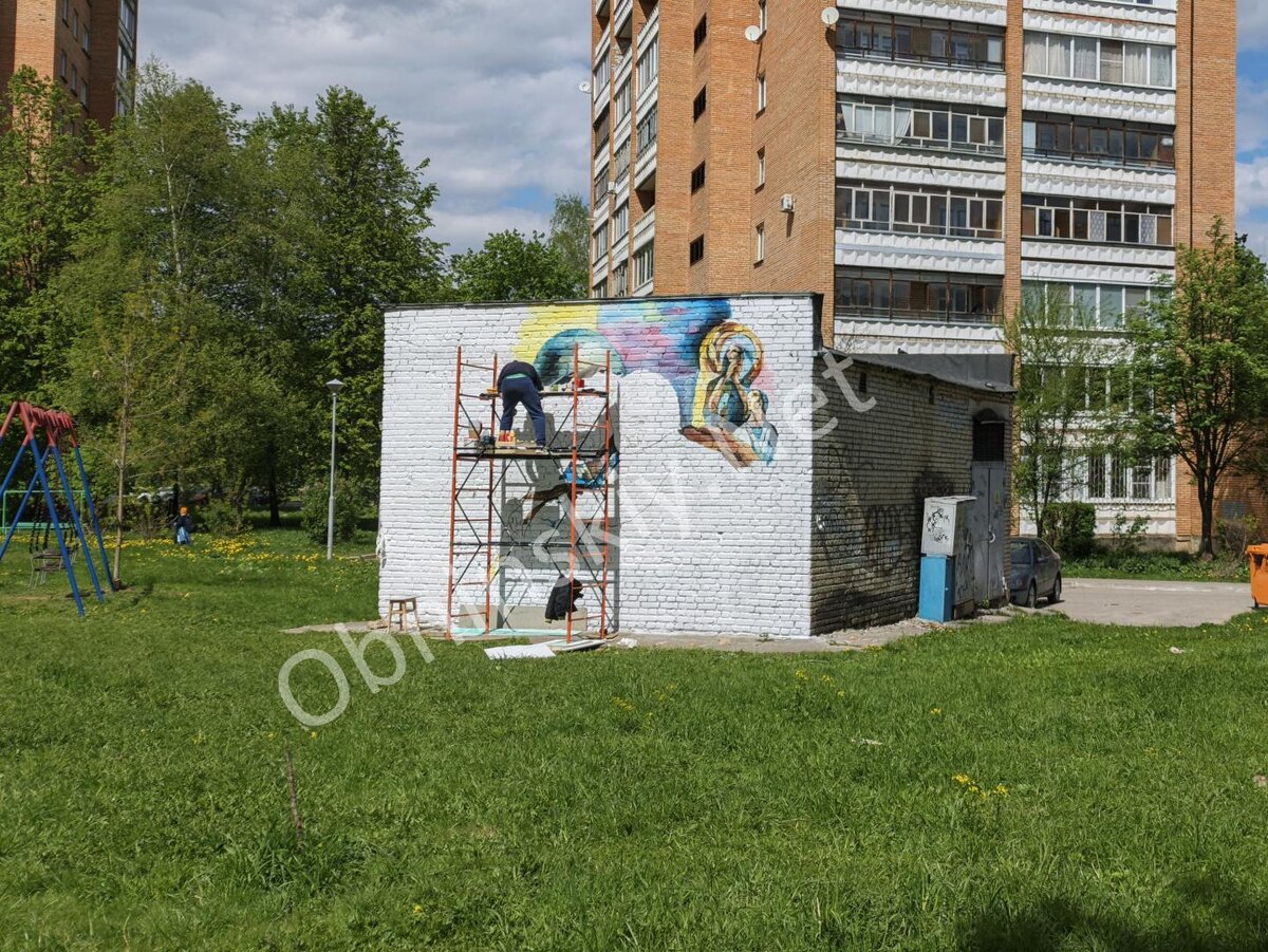 Мурал во дворе по проспекту Маркса
